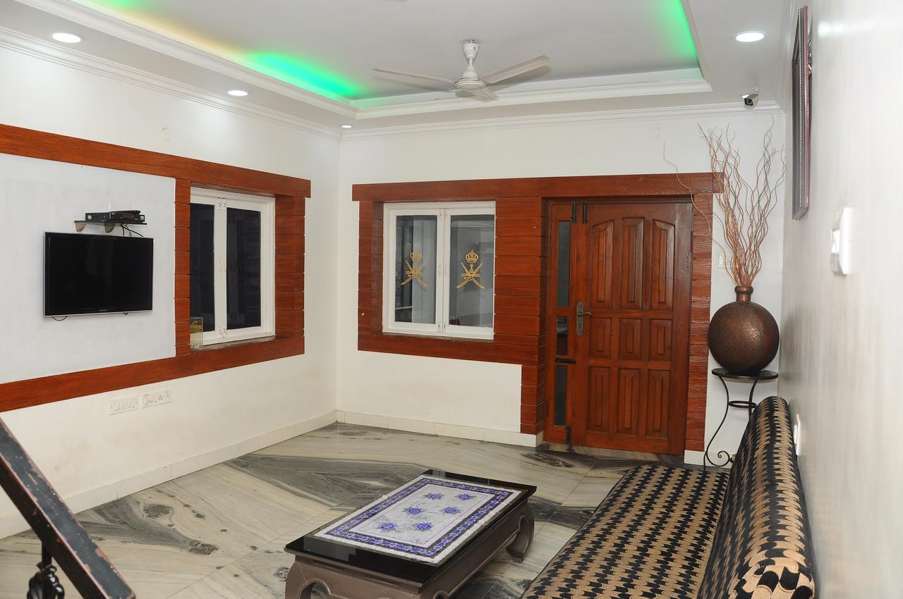 Modern Villa Chennai Bagian luar foto